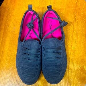 Dream Seek Walking Shoes